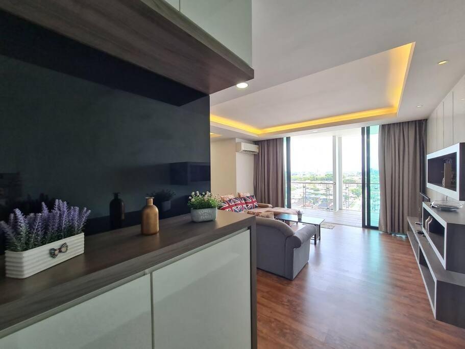 Apartamento Lovely Vivamall City View With 2 Card Lv10 Kuching Exterior foto