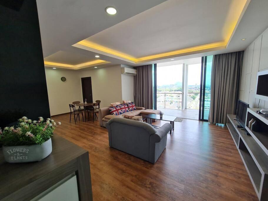 Apartamento Lovely Vivamall City View With 2 Card Lv10 Kuching Exterior foto