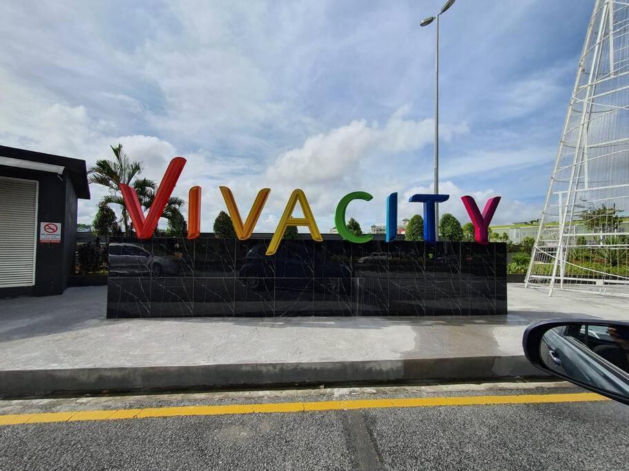 Apartamento Lovely Vivamall City View With 2 Card Lv10 Kuching Exterior foto