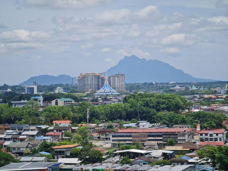 Apartamento Lovely Vivamall City View With 2 Card Lv10 Kuching Exterior foto