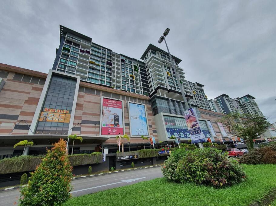 Apartamento Lovely Vivamall City View With 2 Card Lv10 Kuching Exterior foto