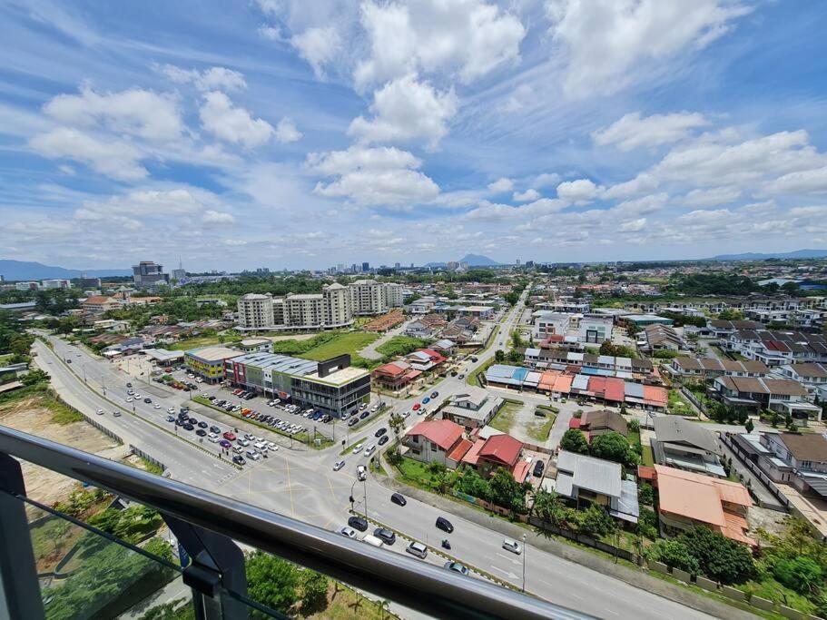 Apartamento Lovely Vivamall City View With 2 Card Lv10 Kuching Exterior foto